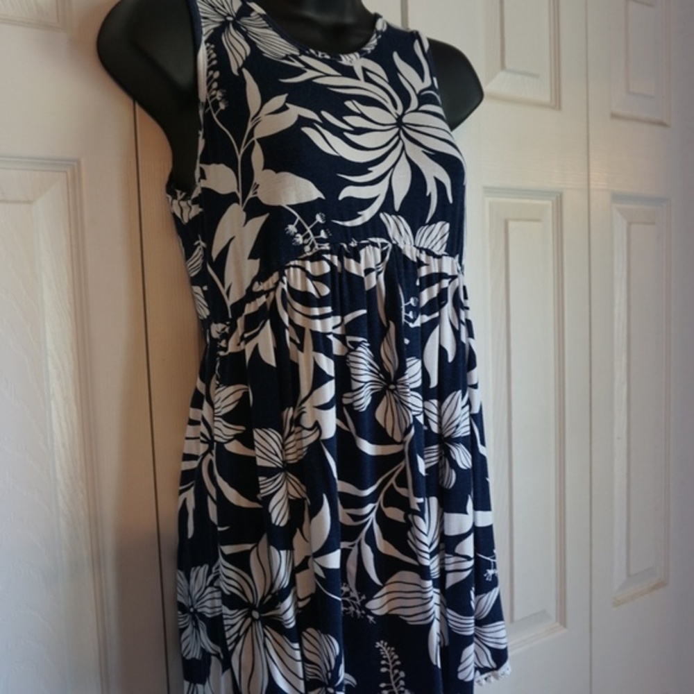Navy Blue and White Floral Sleeveless Blouse